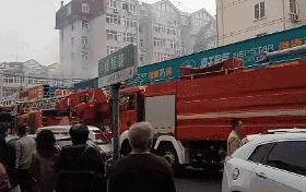 突發(fā)！青島一居民樓發(fā)生爆燃！已造1人死亡，7人受傷！3公里外有震感…