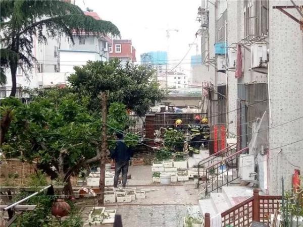 突發(fā)！青島一居民樓發(fā)生爆燃！已造1人死亡，7人受傷！3公里外有震感…