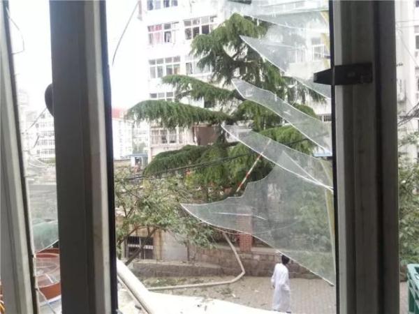突發(fā)！青島一居民樓發(fā)生爆燃！已造1人死亡，7人受傷！3公里外有震感…