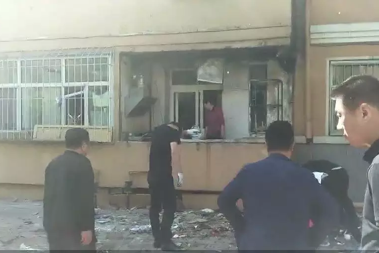 今晨，大慶經(jīng)五街2-41號樓二單元一樓發(fā)生燃氣爆炸！