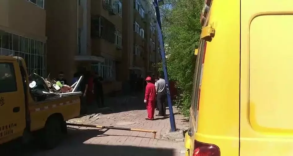 今晨，大慶經(jīng)五街2-41號樓二單元一樓發(fā)生燃氣爆炸！