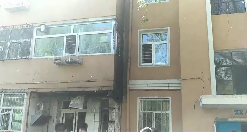 今晨，大慶經(jīng)五街2-41號樓二單元一樓發(fā)生燃氣爆炸！