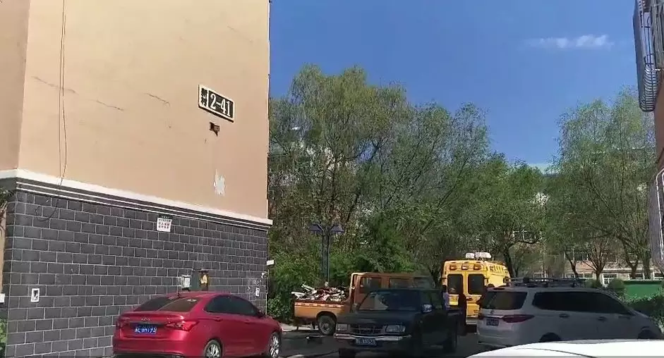 今晨，大慶經(jīng)五街2-41號樓二單元一樓發(fā)生燃氣爆炸！